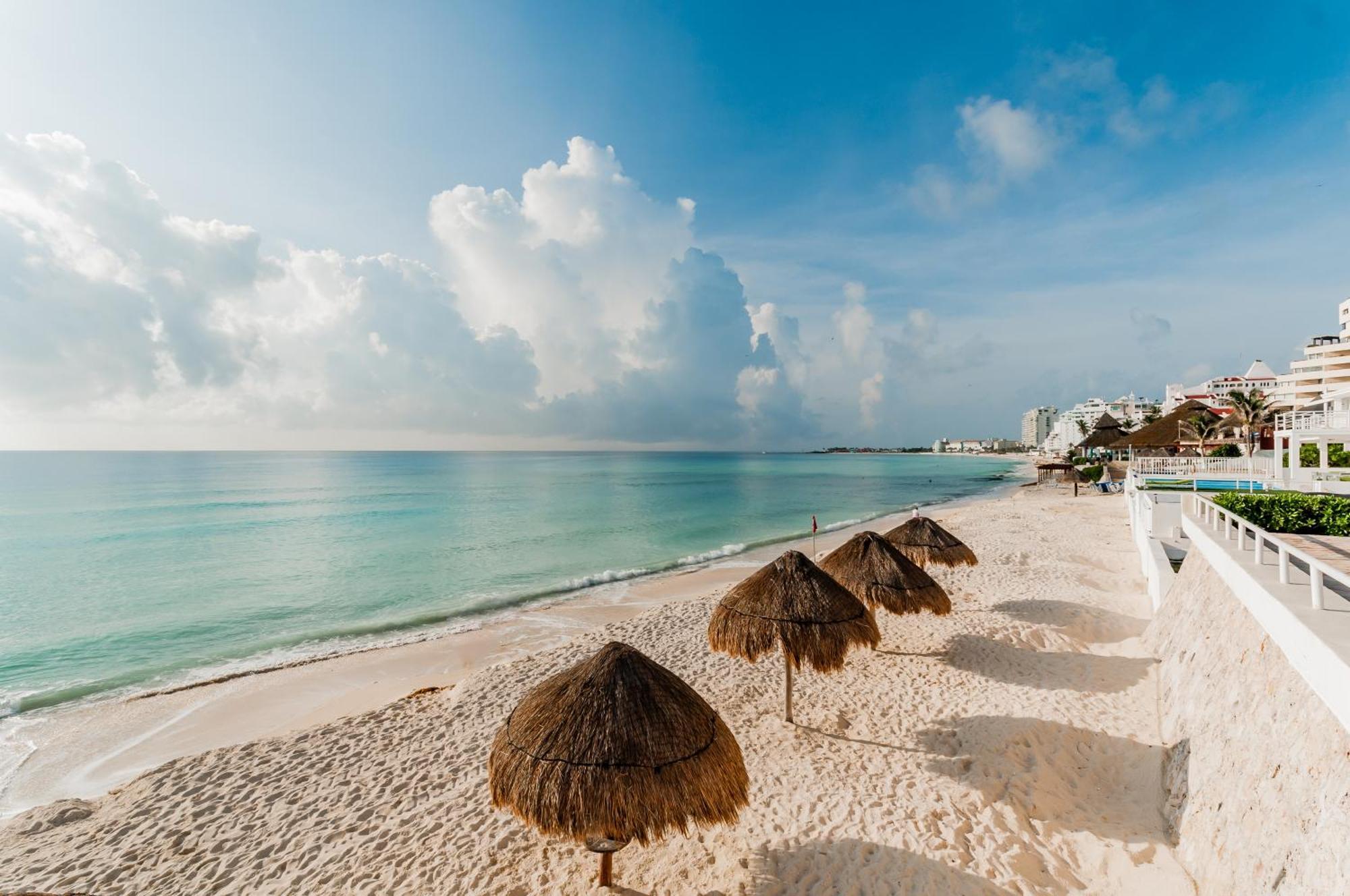 Brisas Beachfront Penthouses Cancun Bagian luar foto