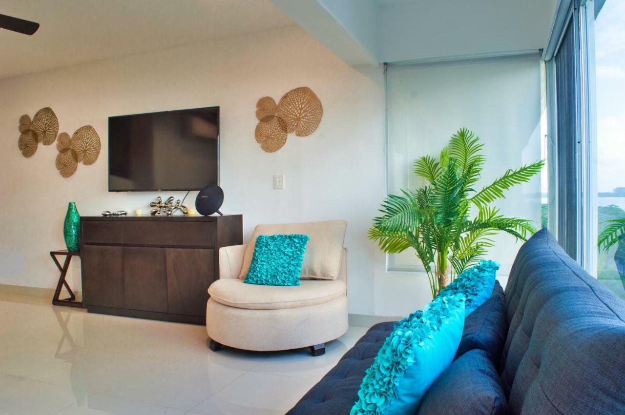 Brisas Beachfront Penthouses Cancun Bagian luar foto